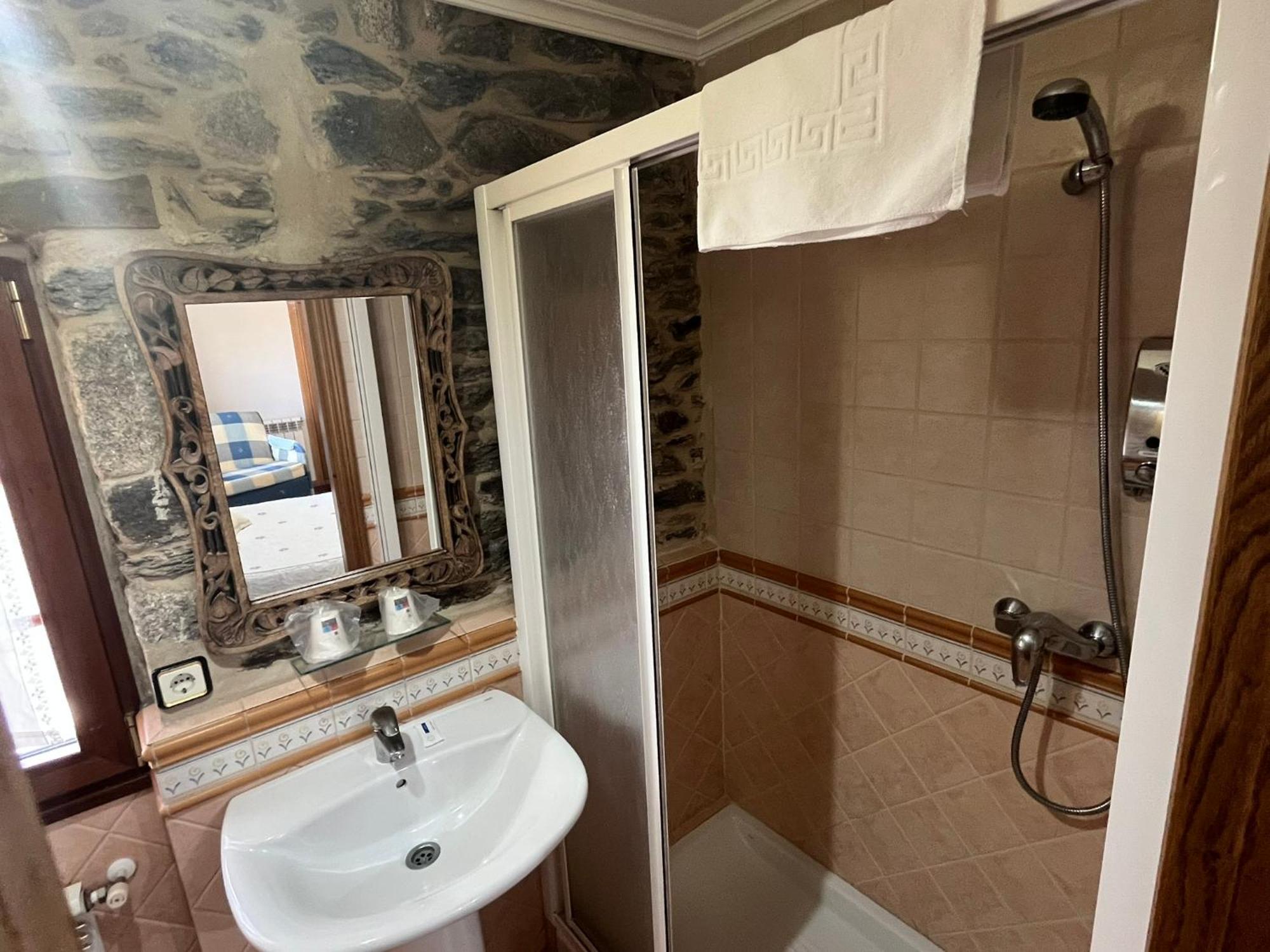Hotel Caldelas Sacra-Pension Rustica 3 Estrellas Кастро Калделас Екстериор снимка