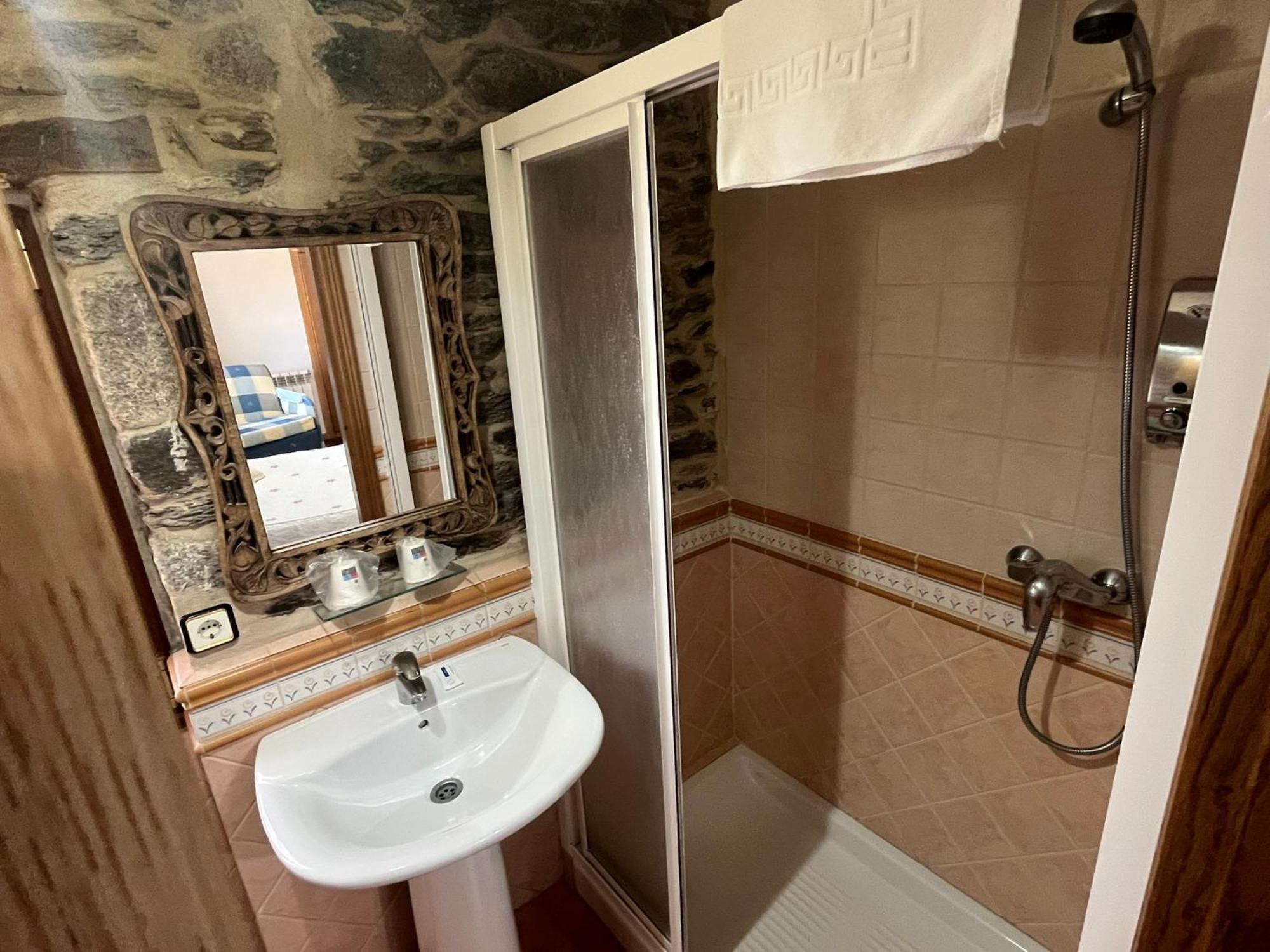 Hotel Caldelas Sacra-Pension Rustica 3 Estrellas Кастро Калделас Екстериор снимка