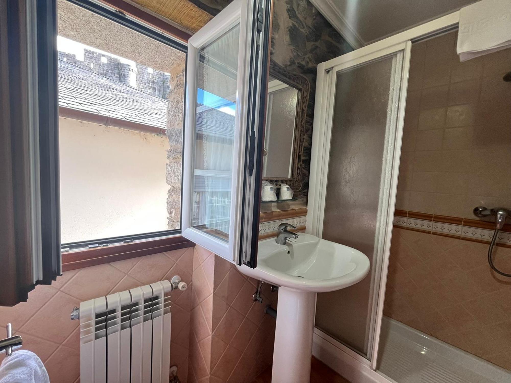 Hotel Caldelas Sacra-Pension Rustica 3 Estrellas Кастро Калделас Екстериор снимка