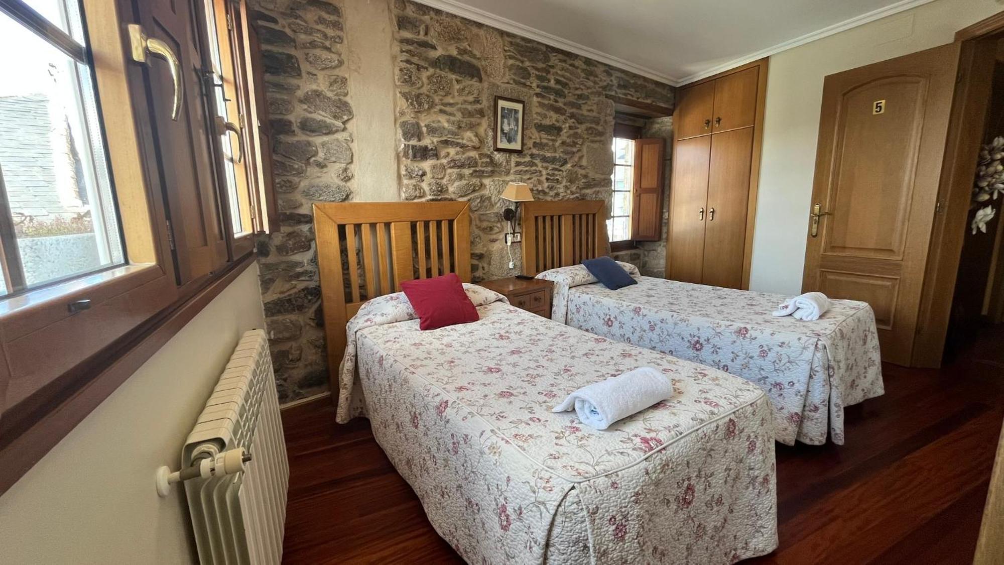 Hotel Caldelas Sacra-Pension Rustica 3 Estrellas Кастро Калделас Екстериор снимка