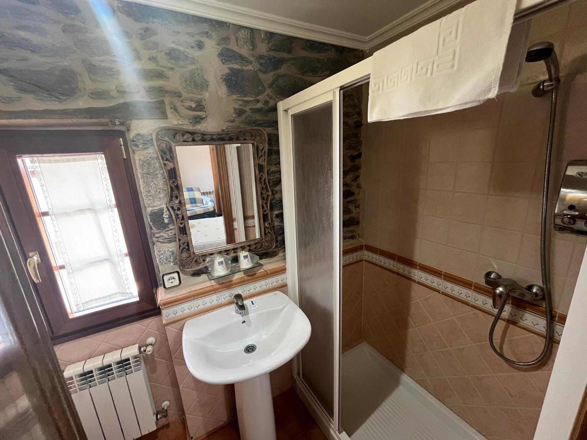 Hotel Caldelas Sacra-Pension Rustica 3 Estrellas Кастро Калделас Екстериор снимка